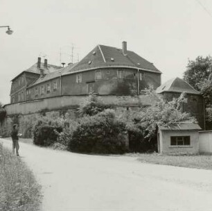 Lengenfeld-Plohn. Rittergut Plohn, auch Burg Plohn (nach 1633). Ringmauer mit Pavillon