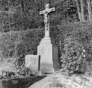 Friedhofskreuz; Schlangenbad, Im Strüthchen