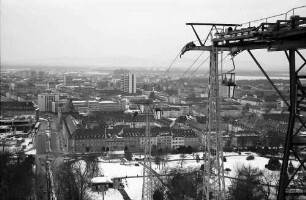 Freiburg: Von der Schwebebahn-Bergstation auf verschneiten Leopoldring