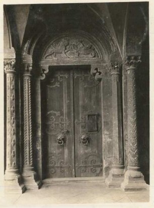 Doppelportal : Doppelportal der Vorhalle am nördlichen Seitenschiff, linkes Portal