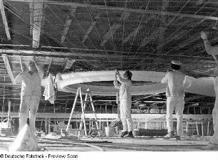 Opernhaus. Der Plafond im Zuschauerraum wird aus Stuckrabitz hergestellt