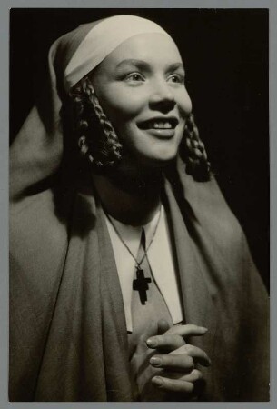 Karla Runkehl in "Leben des Galilei" : Karla Runkehl als Virginia im Schauspiel "Leben des Galilei" von Bertolt Brecht in der Inszenierung von Hannes Fischer. Staatsschauspiel Dresden, Erstaufführung 3. Februar 1957