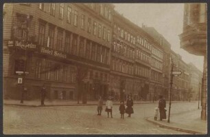 Ansichtskarte Kindergruppe auf der Bernburger Straße, Ecke Askanischer Platz