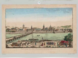 Seitenverkehrte Stadtansicht von Dresden, Blick von Norden über die Elbe auf die Altstadt (Guckkastenbild)