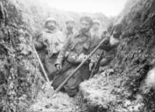 Französische Soldaten in einem Schützengraben