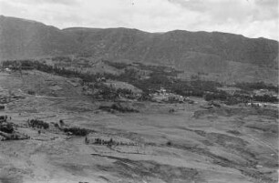 Hochebene von Dessie : Blick auf eine bergige Landschaft mit einer Siedlung