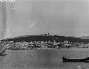 Castell de Bellver und Palma de Mallorca : Blick vom Meer auf Palma de Mallorca mit der Festung Castell de Bellver