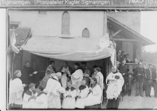 Glockenweihe Bingen; Bischof und Geistlichkeit unter Zeltdach