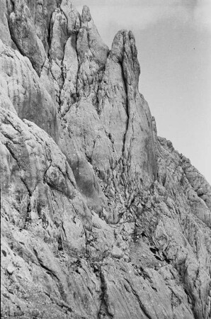 Felswand : Felswand und Felsformation der Alpen.