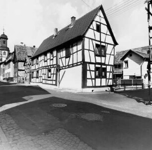 Rosbach vor der Höhe, Hauptstraße 8
