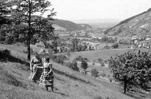 Oberglottertal: Blick ins Glottertal; Vordergrund Personen