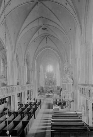 Tangermünde. St. Stephanskirche, Inneres, Blick zum Altar durch das Langhaus