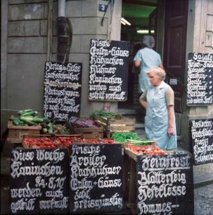 Krämerladen mit Schrifttafeln