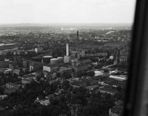 Luftaufnahme, Blick von Süd-Osten auf die Fabrikgebäude an der Siemensstraße mit Kraftwerk Steglitz. Berlin-Lankwitz, Siemensstraße, Birkbuschstraße