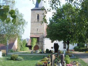 Turm - Ansicht über Kirchhof