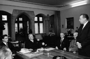 Freiburg: Regierungspräsidium; Bundessieger bei Berufswettkampf des Handwerks, Jörg Bollin beim Regierungspräsidium