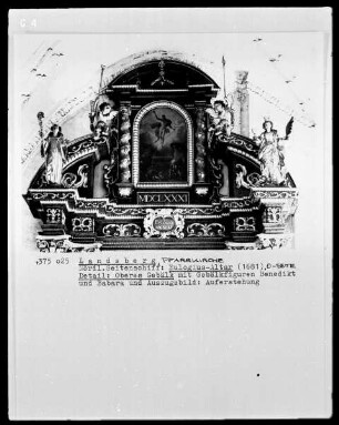 Altarbekrönung des Eulogius-Altar mit Gebälkfiguren