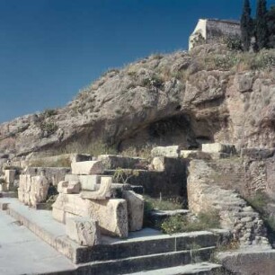 Eleusis. Plutonion. Mysterienstätte. Das Plutonion unter der Akropolis