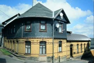 Backsteinhaus mit Rundung, Glasmuseum