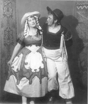 Don Giovanni (Don Juan). Oper von W. A. Mozart. Staatsoper Dresden, Neueinstudierung 12.2.1928 unter Leitung von Fritz Busch : Grete Nikisch als Zerlina mit Robert Büssel als Masetto