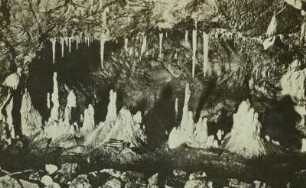 Harz. Hermannshöhle bei Rübeland, eine der Rübeländer Tropfsteinhöhlen. Blaue Grotte