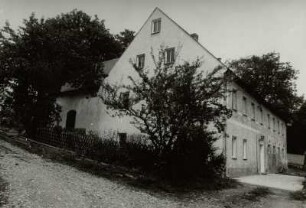 Hallbach, Dorfstraße 142. Gehöft. Wohnstallhaus und Nebengebäude