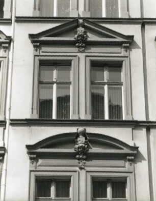 Görlitz, Landeskronstraße 47. Wohnhaus (um 1890). Obergeschoßfenster