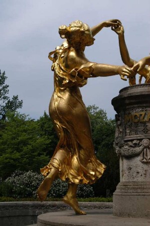 Mozartbrunnen, Dresden