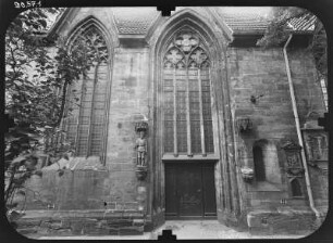 Erfurt. Lorenzkirche (Baubeginn um 1300). Südseite (Teilansicht) mit Portal