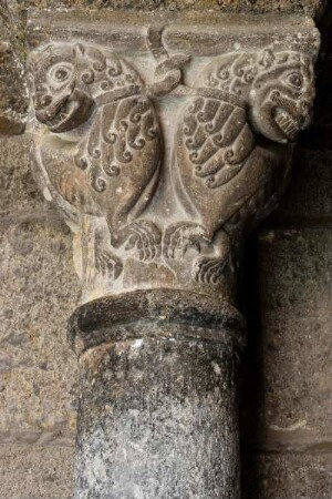 Frankreich. Auvergne. Haute Loire. Le Puy en Velay. Cathedrale Notre Dame. Romanischer Stil. UNESCO Weltkulturerbe. Cloitre. Kreuzgang. Kapitell. Löwendarstellung