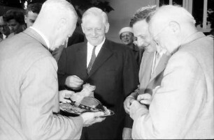 Chemiker; Maikäferrede: Lord Alexander Todd of Trumpington, Richard Kuhn, Paul H. Müller, Hermann Staudinger