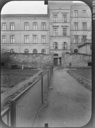 Zittau, Theaterring 3. Pestalozzischule (1866). Teilansicht