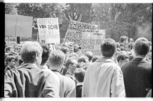 Kleinbildnegativ: Studentenprotest gegen den Vietnamkrieg, 1966