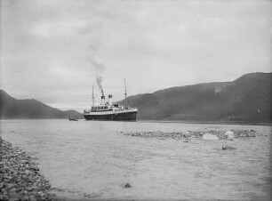 Holandsfjord, Norwegen, Passagierschiff Monte Sarmiento