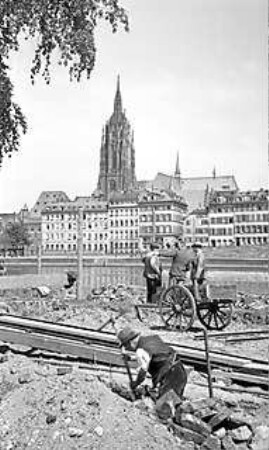 Grund, Peter; Frankfurt; Haus auf der Maininsel neben der Alten Brücke - Mainufer