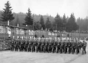 Exerzierübung im Lager des Reichsarbeitesdienstes in Hierlshagen, Schlesien