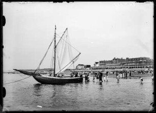 Niederlande, Scheveningen. Einbooten von Badegästen
