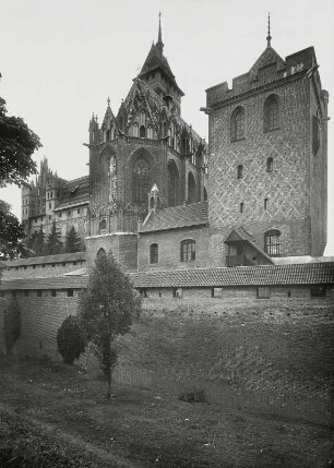 Marienburg, Ordensschloss : Marienburg (Malbork/Polen). Ordensschloss, Hochloss (Konventshaus), Schlosskirche und Pfaffenturm. Ansicht von Osten