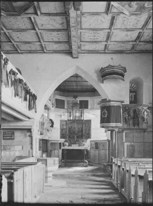 Wehrkirche Lauterbach. Innenansicht : Lauterbach Kreis Marienberg, Wehrgangkirche, Innenansicht, Blick in den Chor zum Altar und Kanzel, bemalte Kassettendecke
