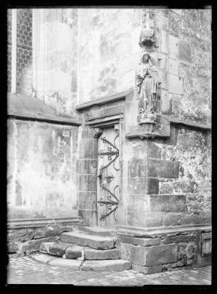 Marienkapelle Madonna (neben Eingangstür)