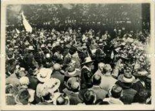 Die Beisetzung Rosa Luxemburgs auf dem "Friedhof der Märzgefallenen" im Friedrichshain