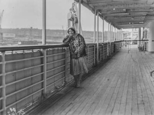 Expeditionsmitglied : Portrait einer Expeditionsteilnehmerin an Bord des Dampfers
