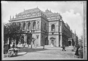 Budapest. Königliche Oper (1875-1884; Miklós Ybl)