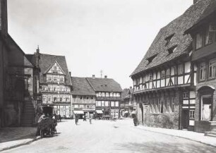Bad Gandersheim, Markt : Bad Gandersheim. Markt. Westseite und Fachwerkhaus, Am Markt 8
