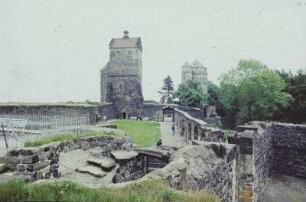 DDR. Stolpen. Burg (13.-17. Jh.). 4. Hof mit Seiger und Johannisturm
