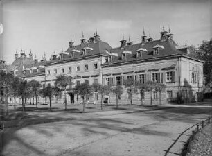 Schloss Pillnitz, Neues Palais, Blick in den Fliederhof, vor 1945
