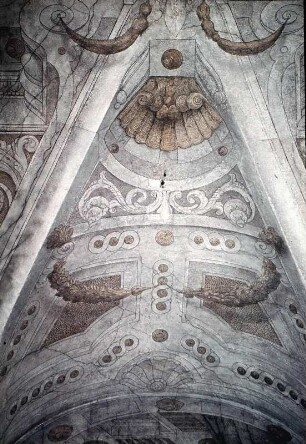 Scheinarchitektur und dekorative Elemente