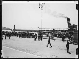Istanbul, Vorplatz des Bahnhofs Istanbul Haydarpaşa, Bahnhof der Bagdadbahn