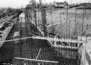 Neckartalübergang Neckarsulm, km 633,912 - 635,250 BW 4 = Vorlandbrücke Neckarsulm. Bewehrung Widerlagerfundament Gebaut 1965 - 1967.