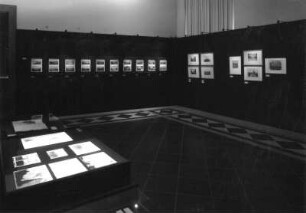 Dresden. Ausstellung "Im Licht Durchs Licht Zum Licht - Hermann Krone, Photograph (1827-1916)" im Albertinum, 14.06.1998-23.08.1998. Seitenkabinett